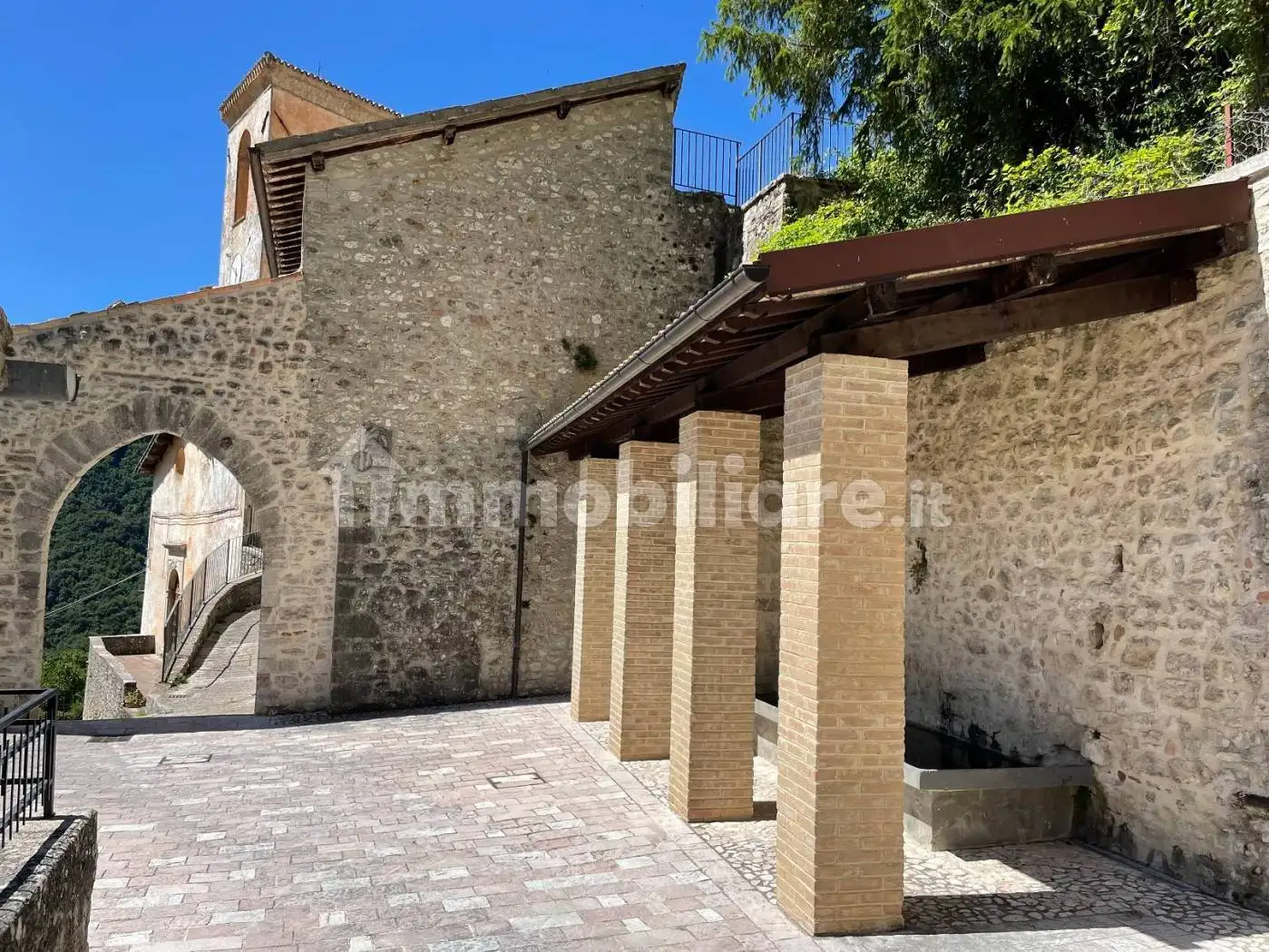 Appartamento in vendita a Sant'Anatolia di Narco