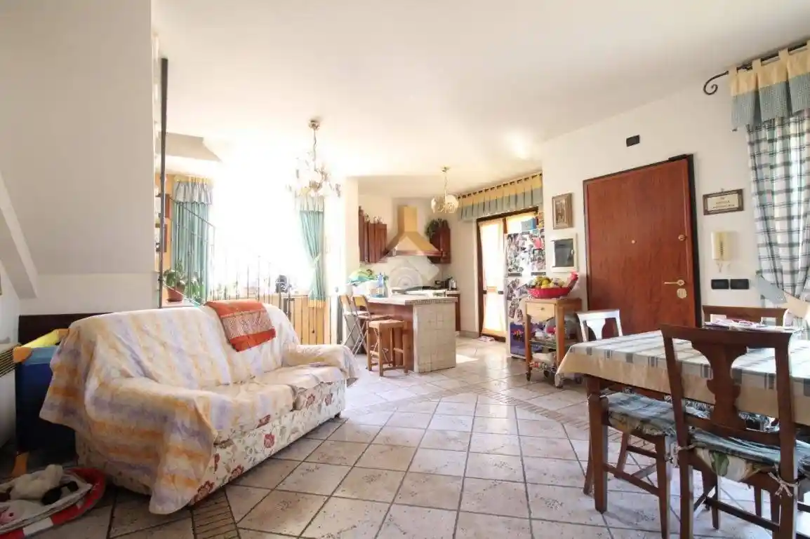 Villa unifamiliare via Afrodite 26, Colli di Enea - Sedici Pini, Pomezia - foto 2