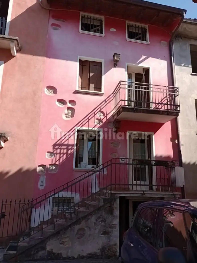 Casa indipendente in vendita a Valli del Pasubio