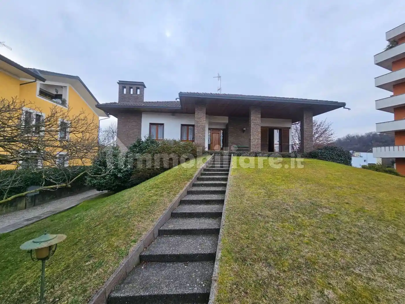 Villa in vendita a Borgomanero