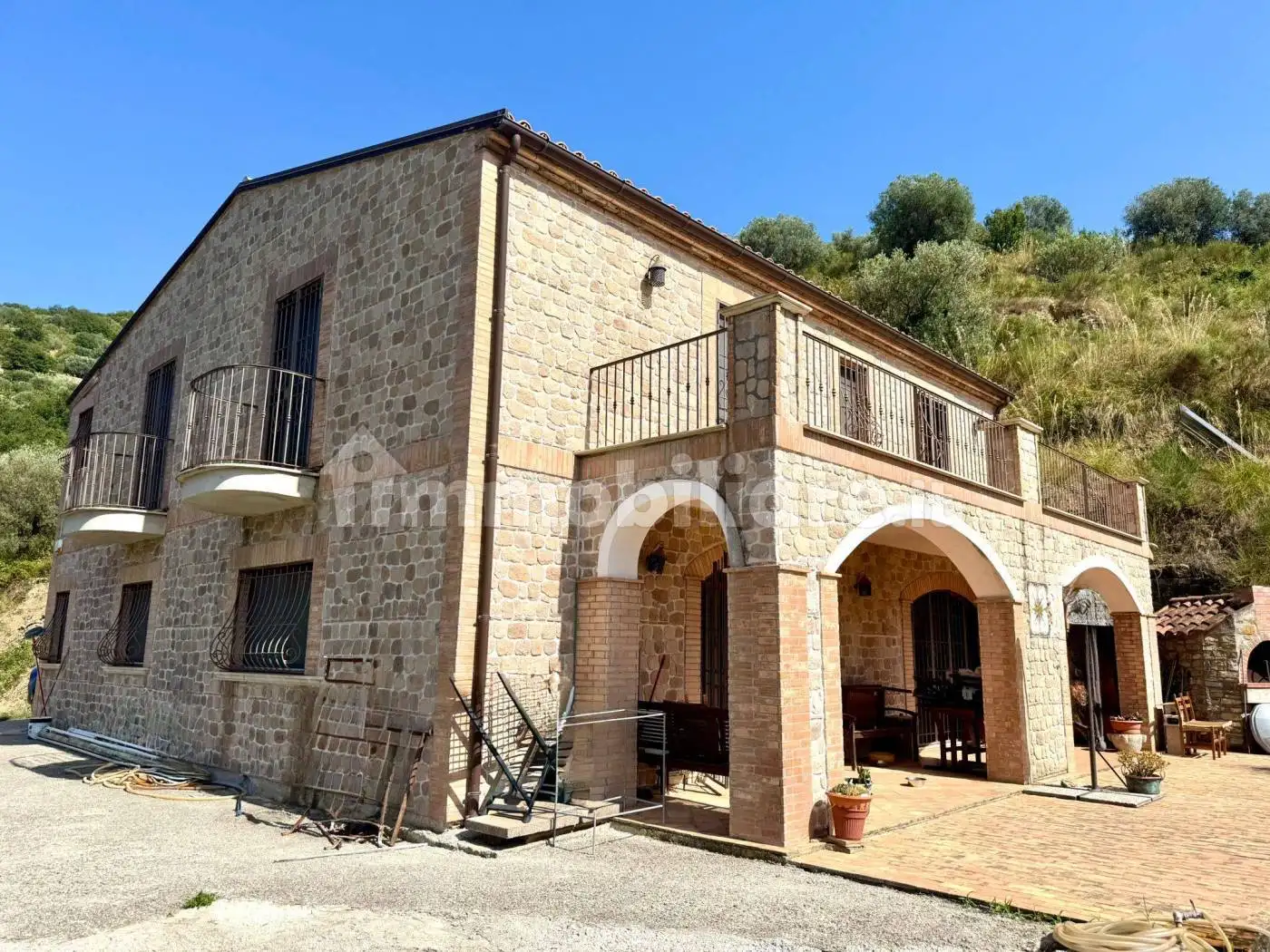Villa in vendita a Serramezzana