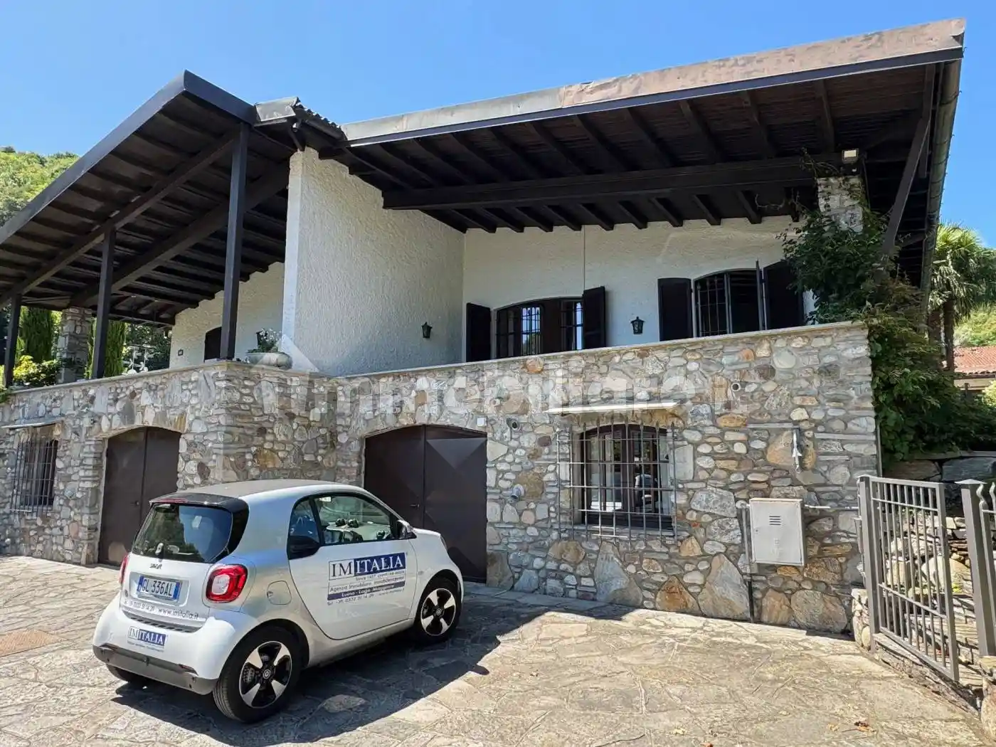 Villa in vendita a Lavena Ponte Tresa