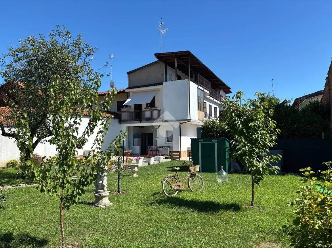 Casa indipendente in vendita a Fara Novarese