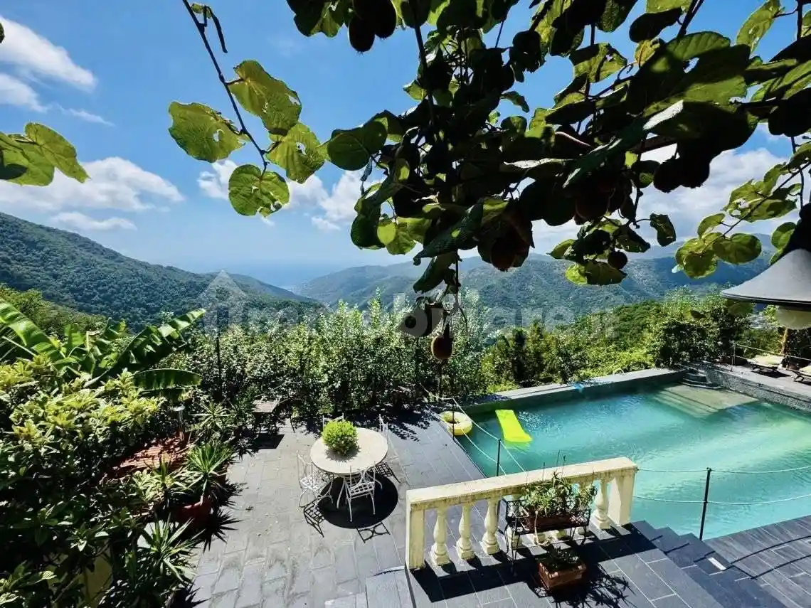 Villa in vendita a Avegno