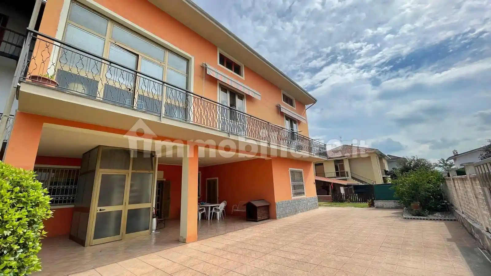 Villa in vendita a Bellinzago Novarese