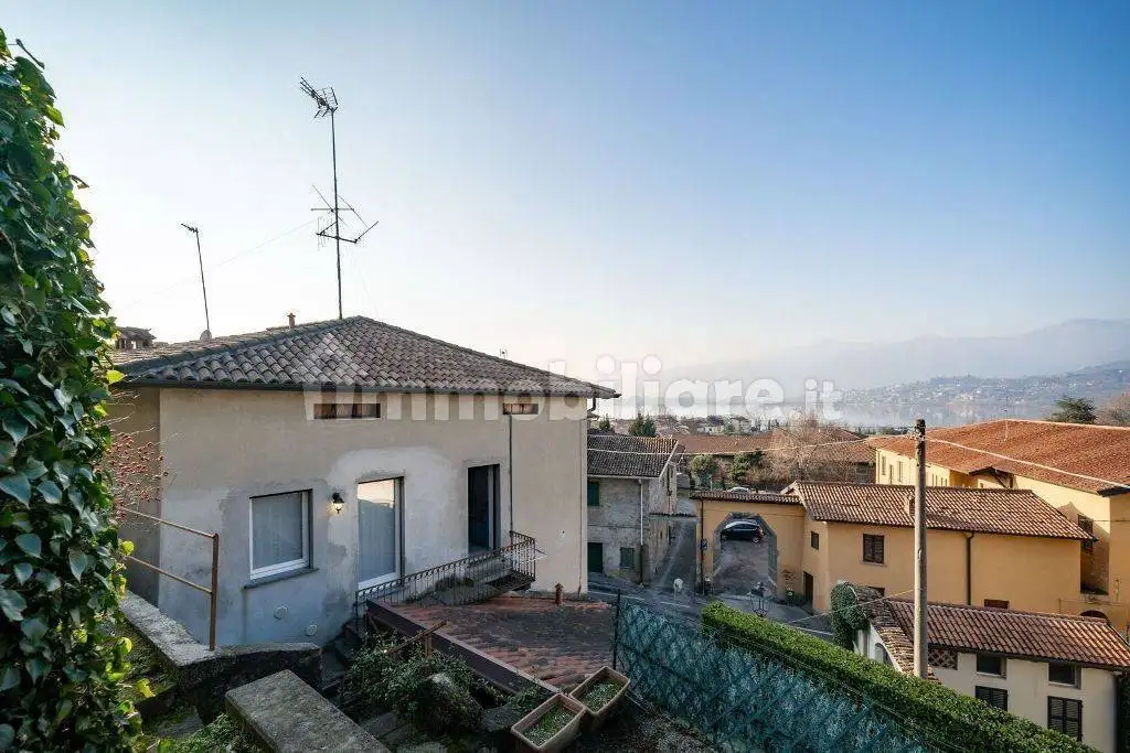 Casa indipendente in vendita a Bosisio Parini