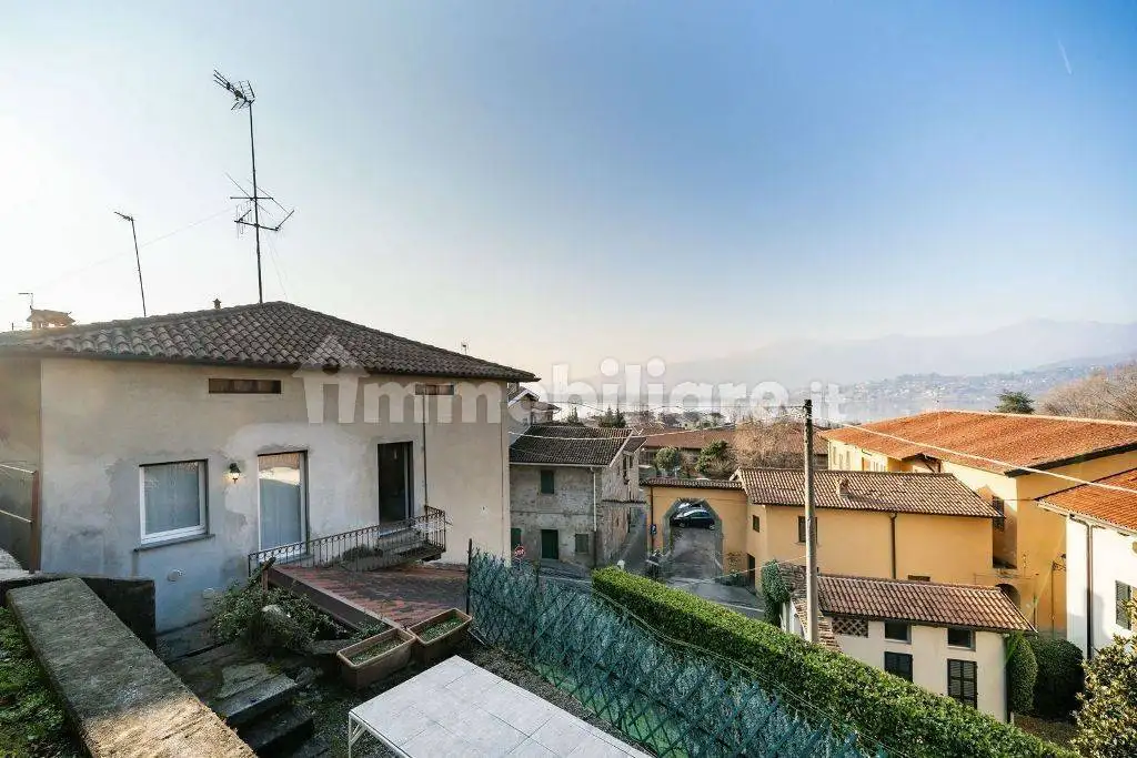 Terratetto plurifamiliare via Vittorio Veneto 4, Centro, Bosisio Parini - foto 2