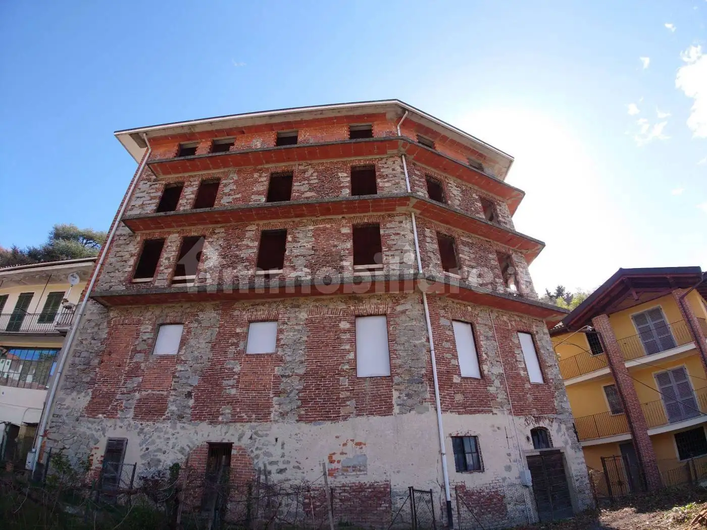 Palazzo - Edificio in vendita a Cellio con Breia
