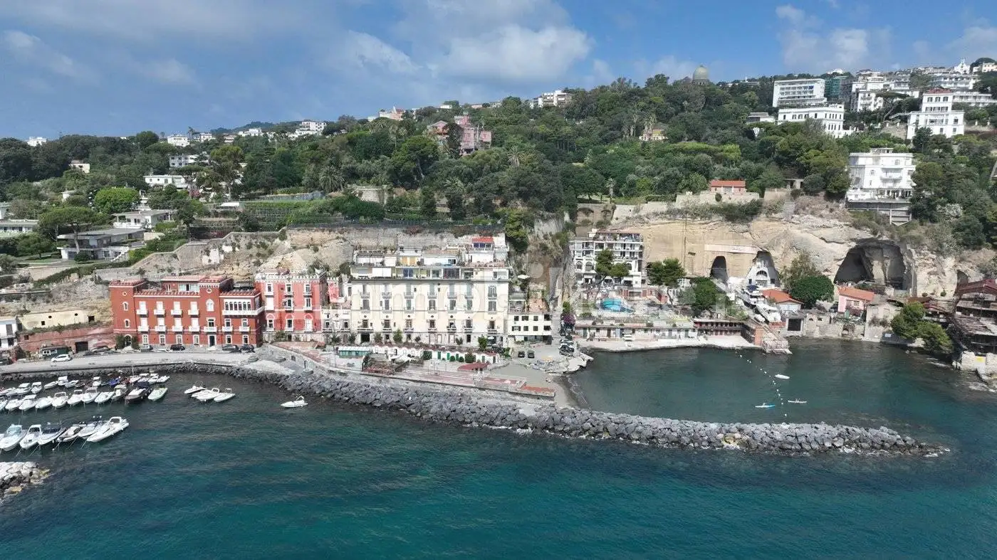 Appartamento in vendita a Napoli