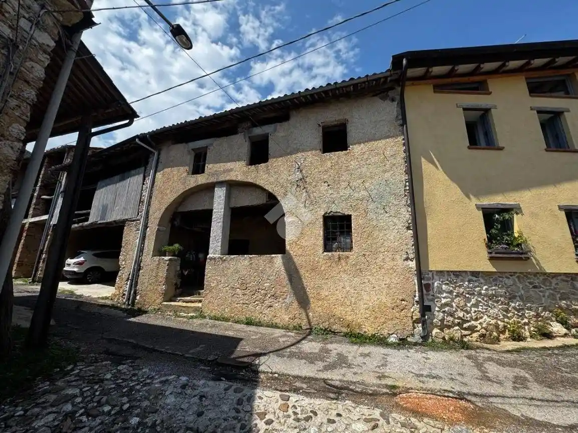 Rustico - Casale in vendita a Schio