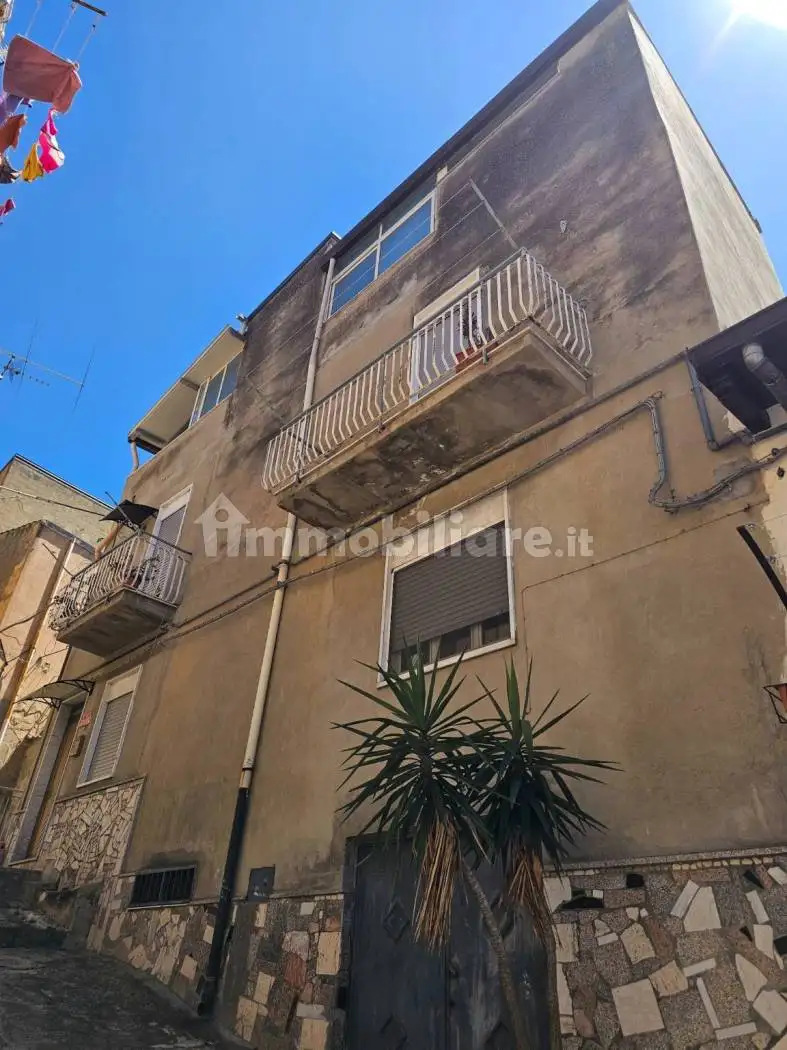 Casa indipendente in vendita a Leonforte