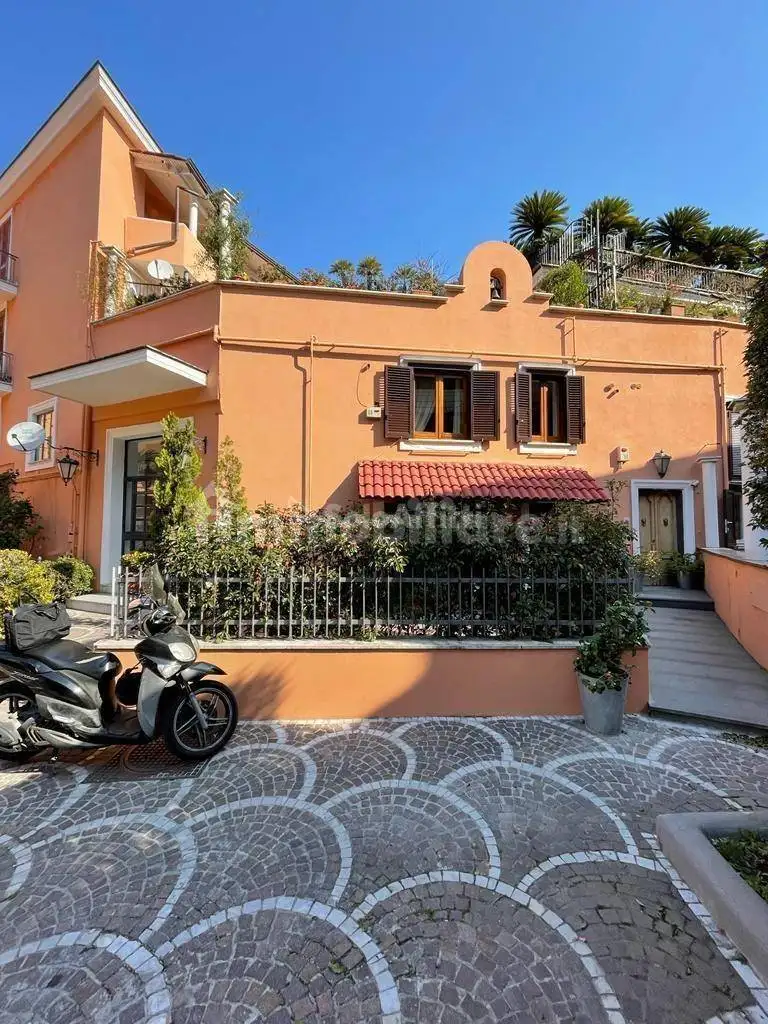 Appartamento in affitto a Napoli