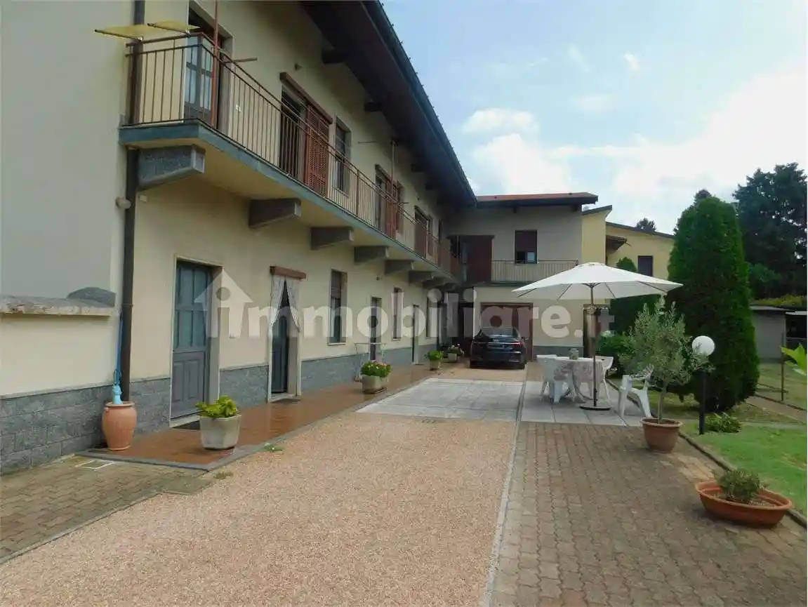 Casa indipendente in vendita a Casorate Sempione