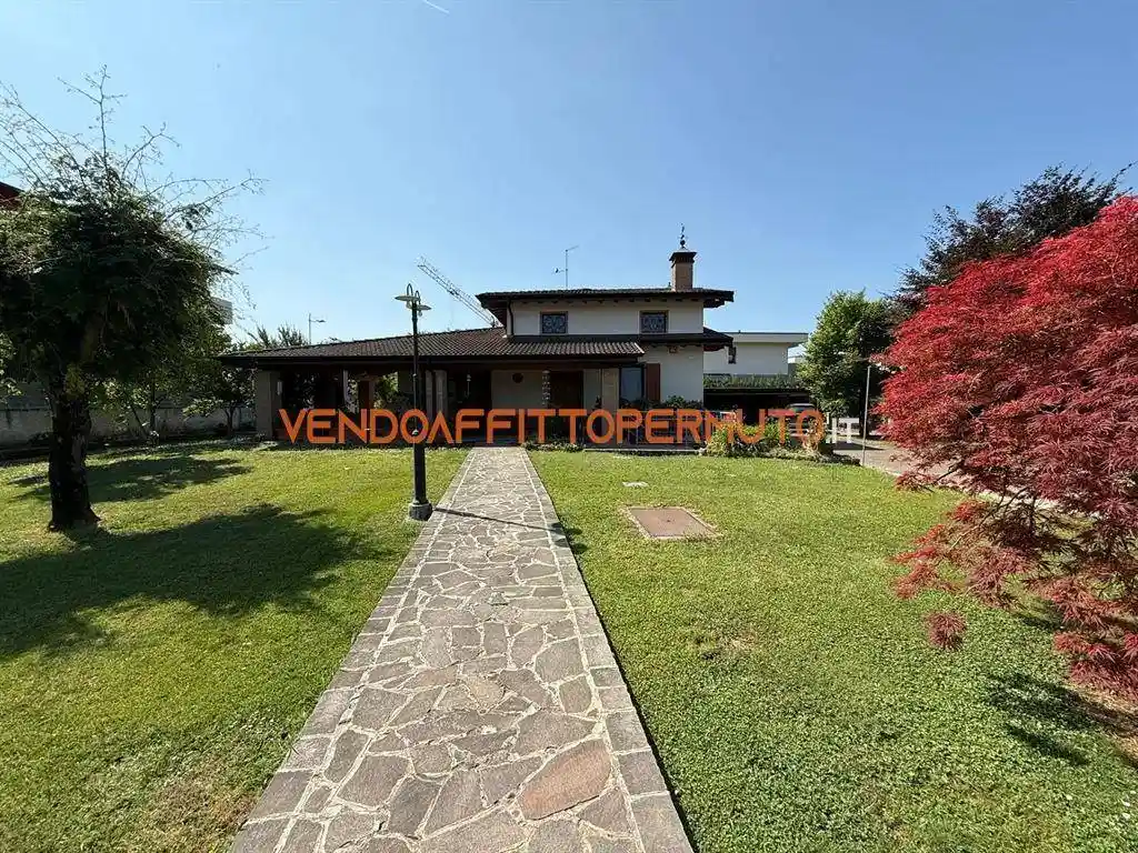 Villa in vendita a Romano di Lombardia
