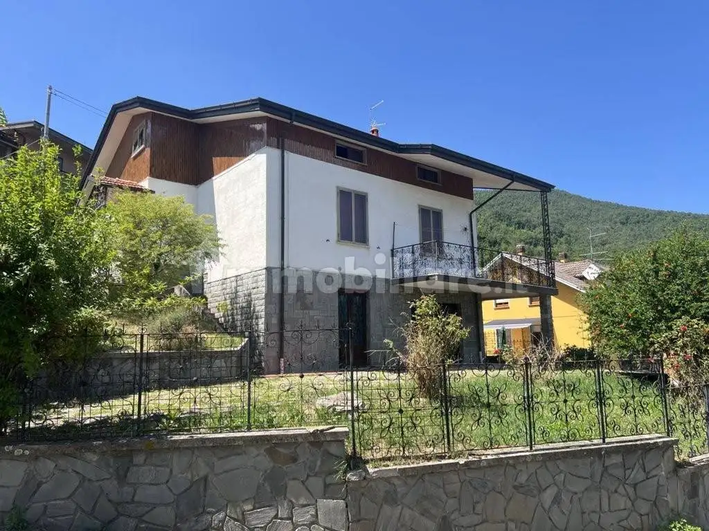 Villa in vendita a Bardi