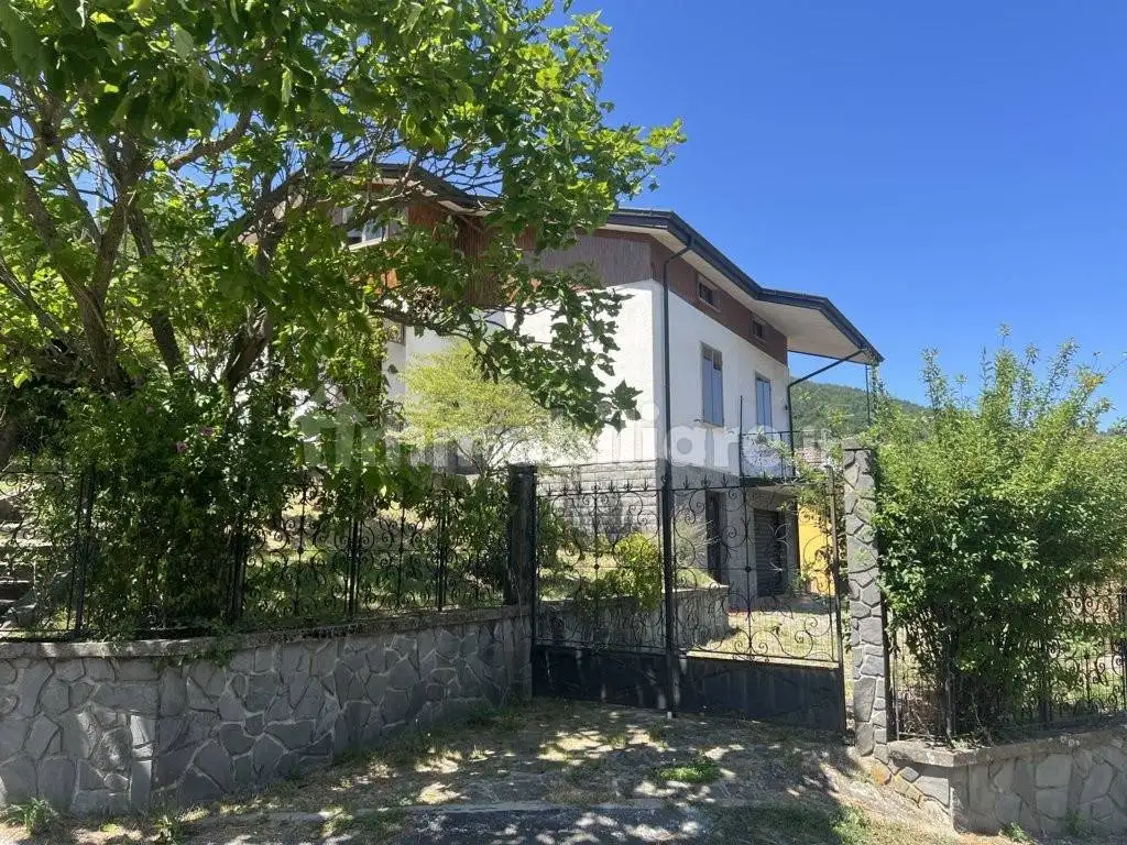 Villa unifamiliare via Giardino, Centro, Bardi - foto 2