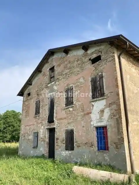 Rustico - Casale in vendita a Castelnovo di Sotto