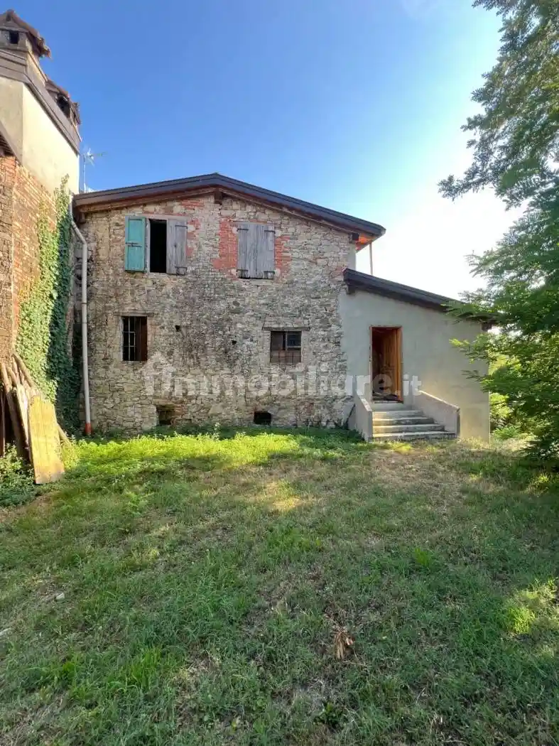 Casa indipendente in vendita a Langhirano