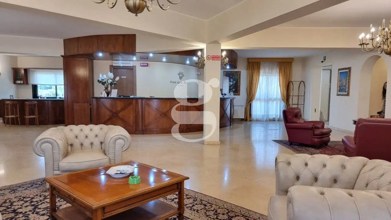 Palazzo - Edificio in vendita a Falcone