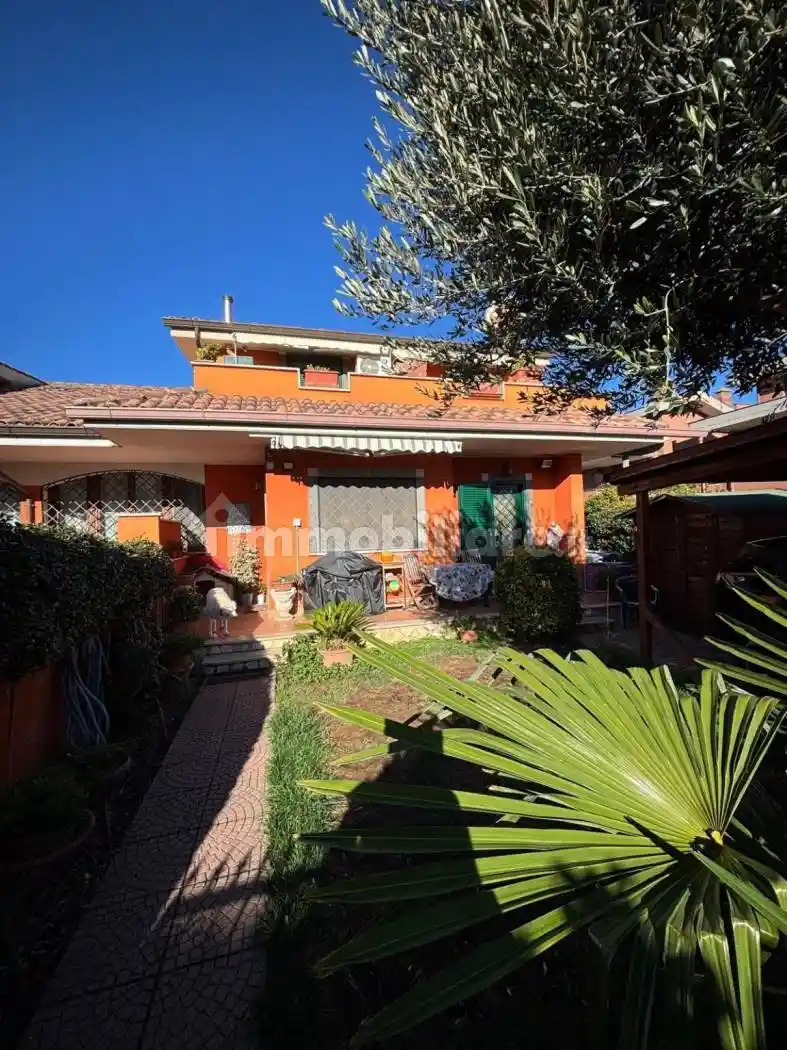 Villetta a schiera in vendita a Pomezia