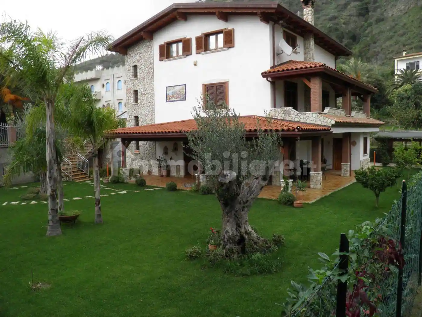 Villa in vendita a Fiumefreddo Bruzio