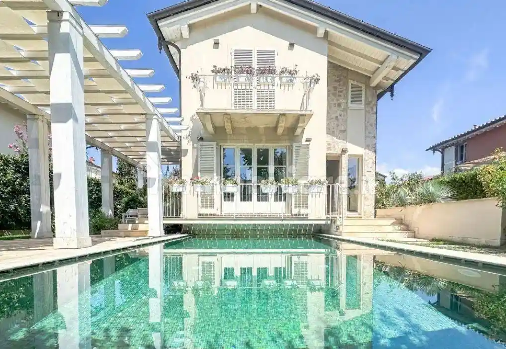 Villa in vendita a Pietrasanta