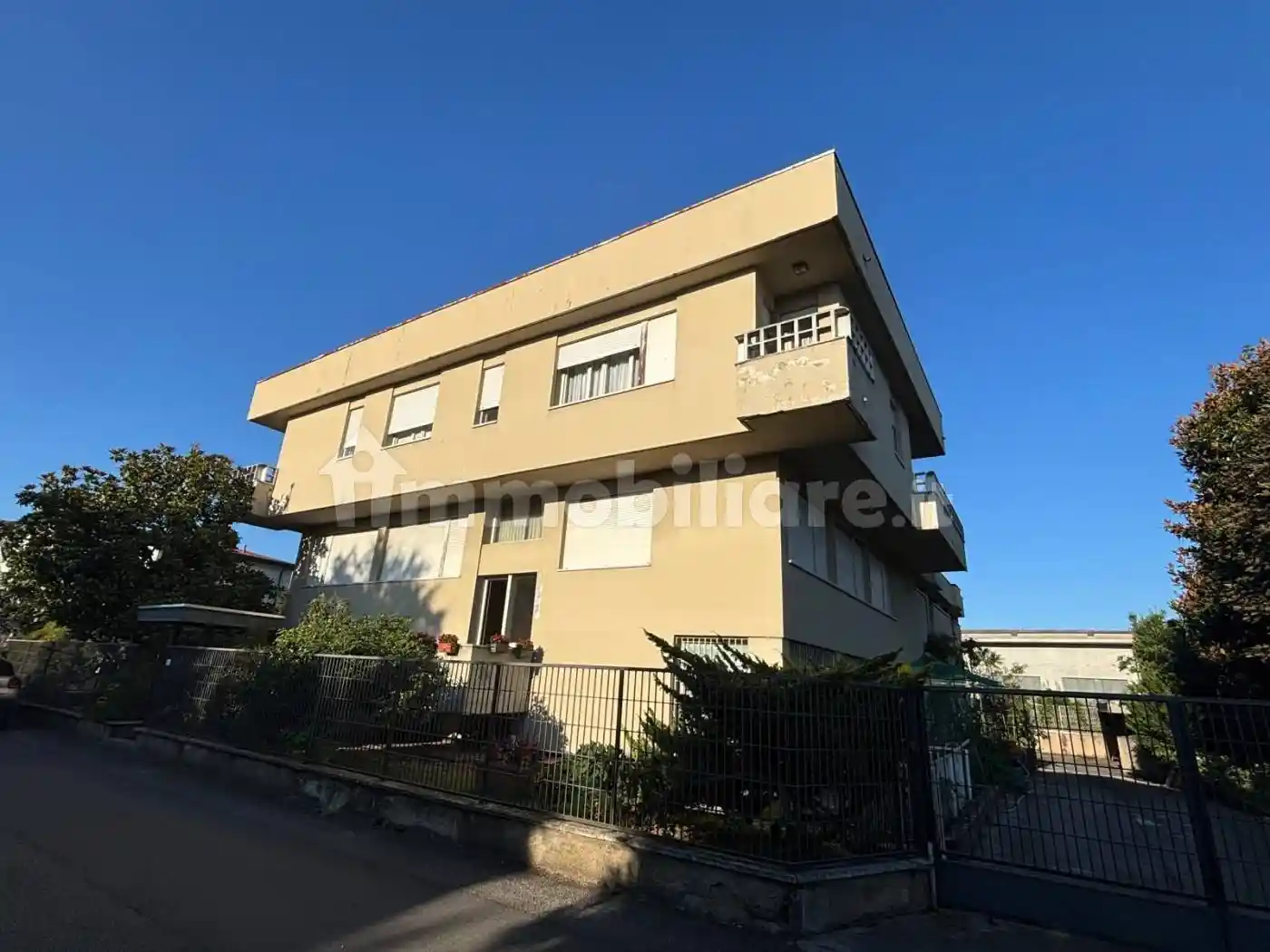 Palazzo - Edificio in vendita a Samarate