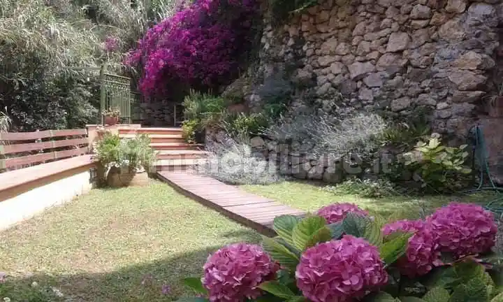 Appartamento in vendita a Finale Ligure