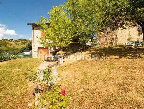 Casa indipendente in vendita a Montefiorino