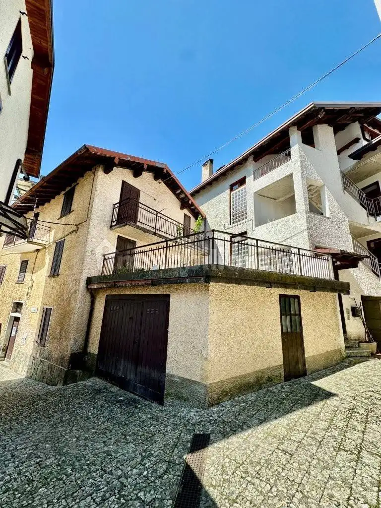 Terratetto unifamiliare via Giuseppe Mazzini 1, Centro, Crandola Valsassina - foto 2