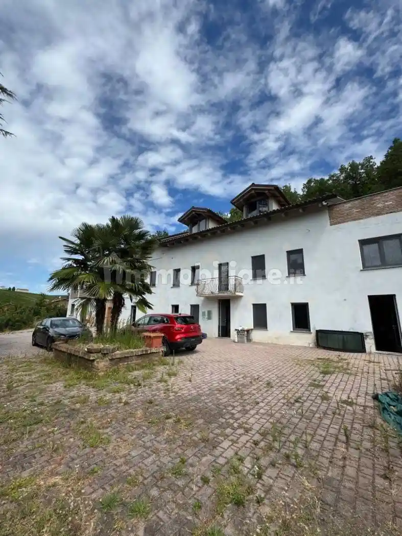 Villa in vendita a Nizza Monferrato