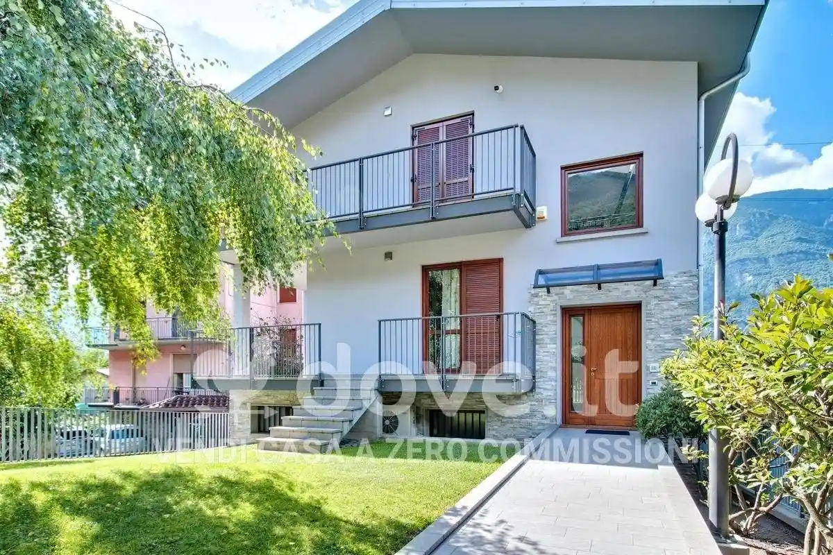 Villa in vendita a Esine