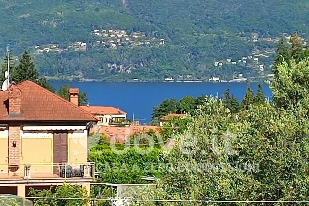 Villa in vendita a Porto Valtravaglia