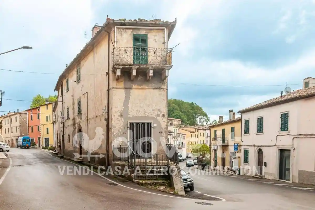 Palazzo - Edificio in vendita a Semproniano