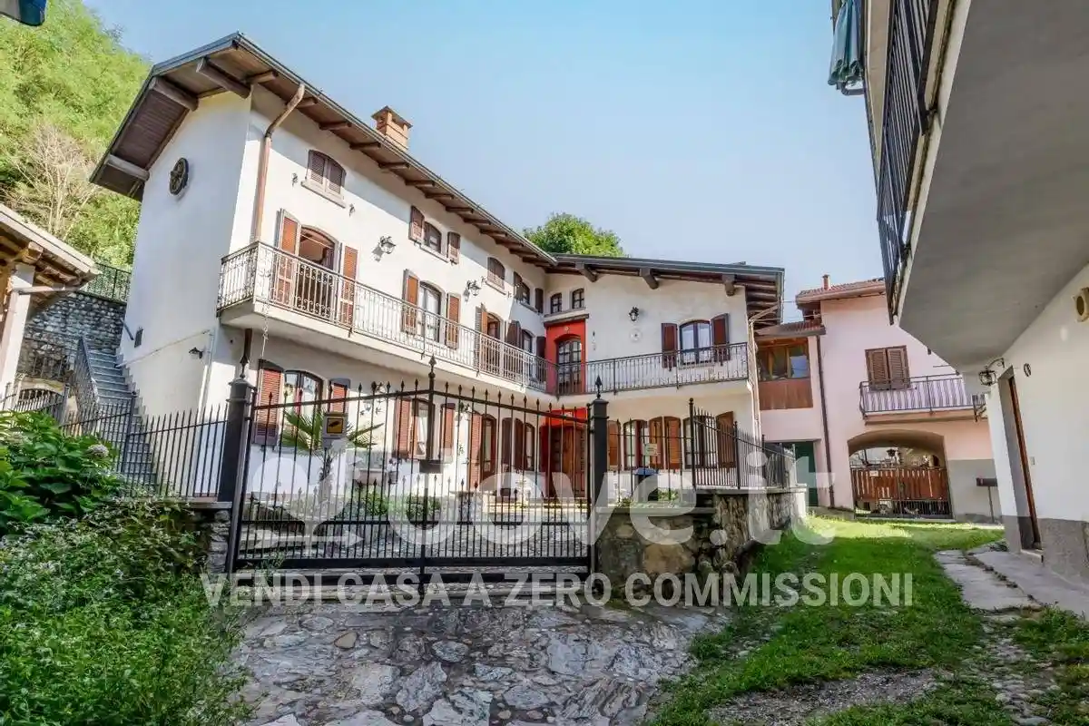 Villa in vendita a Cocquio-Trevisago