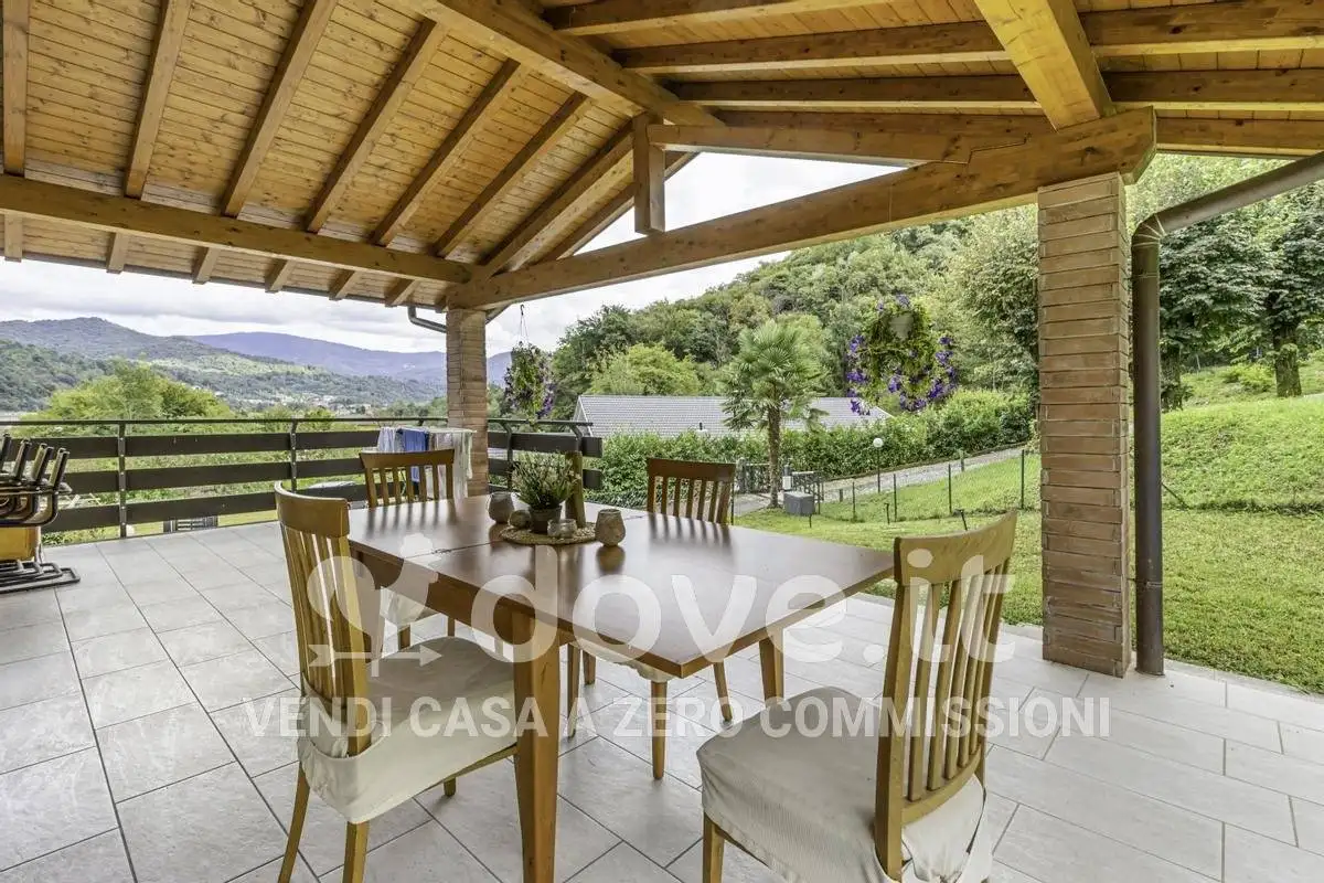 Villa in vendita a Brissago-Valtravaglia