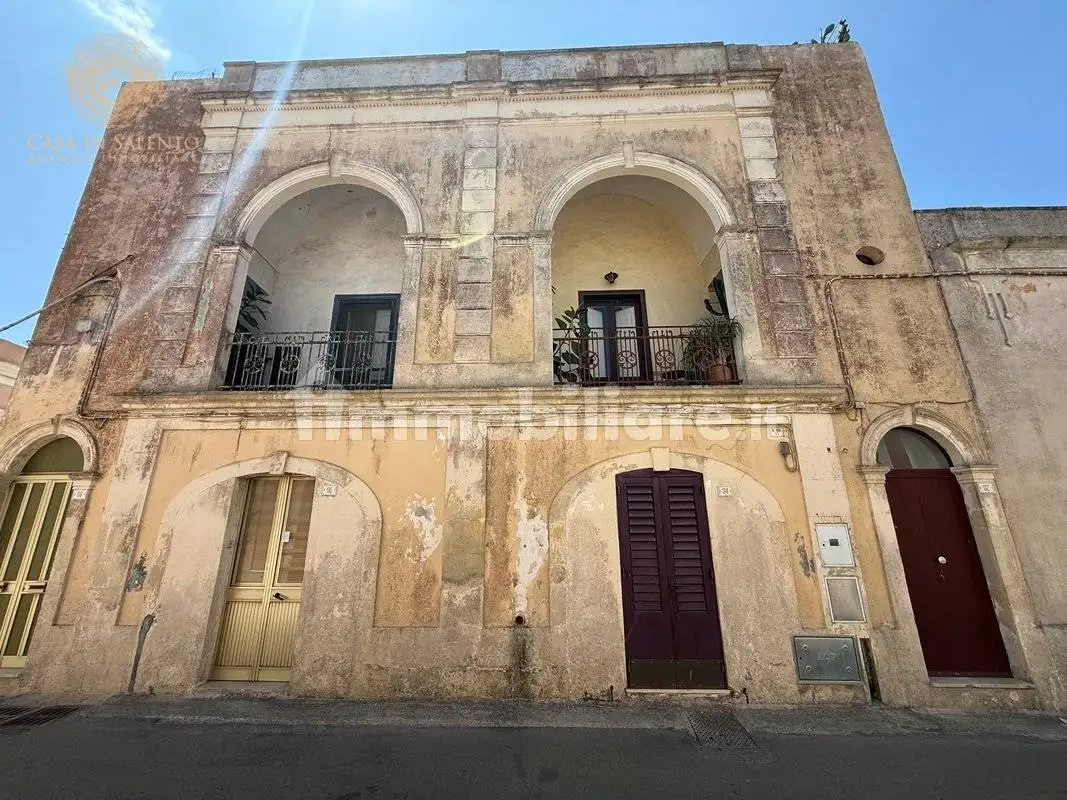 Palazzo - Edificio in vendita a Andrano