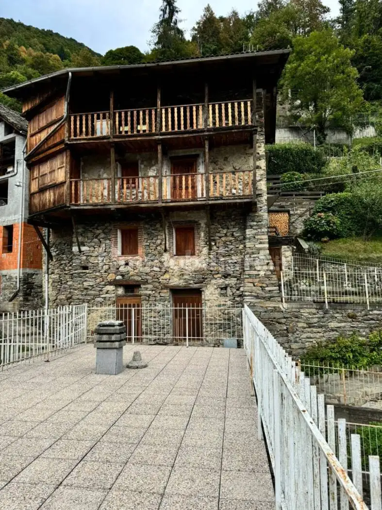 Rustico - Casale in vendita a Rossa