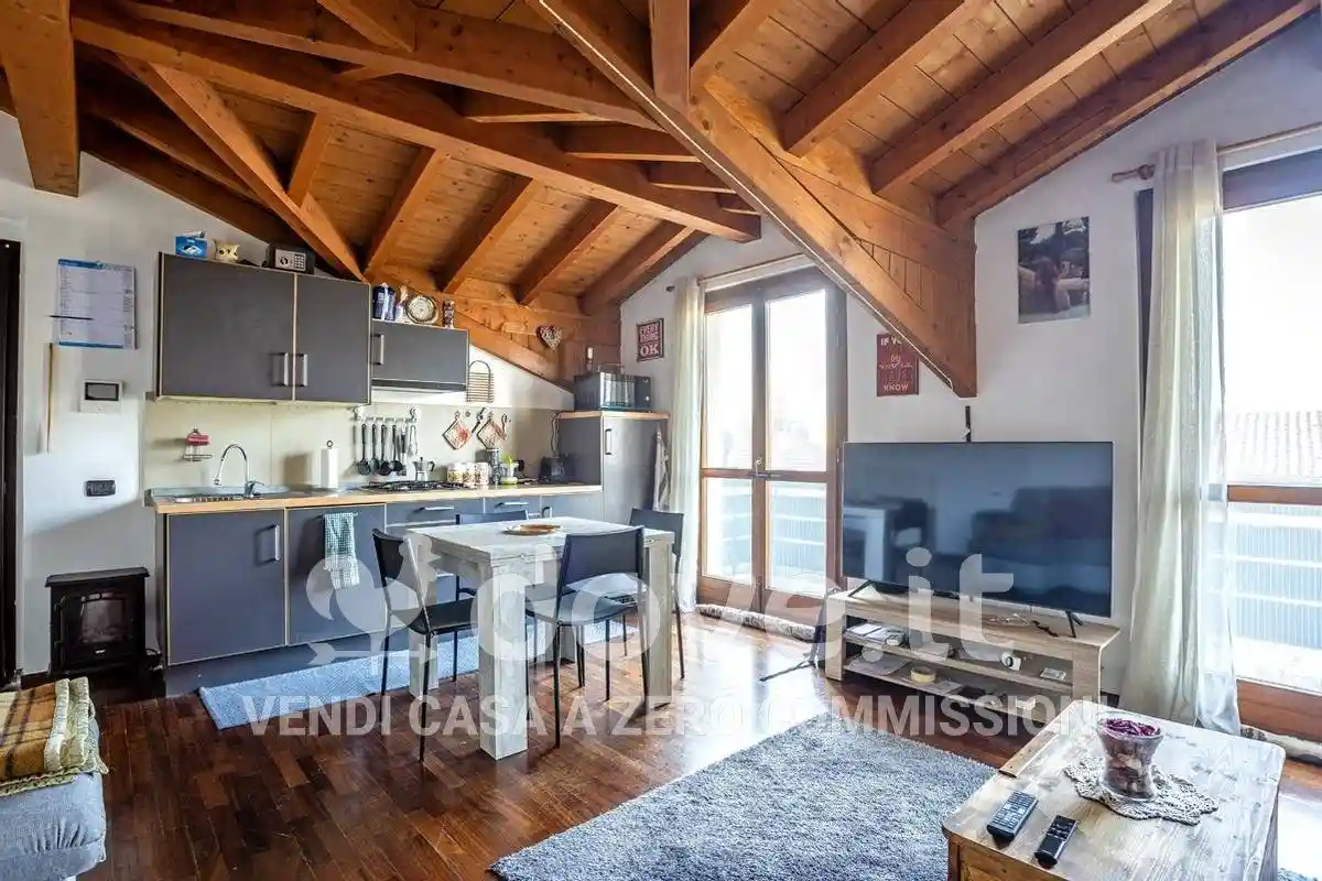 Appartamento in vendita a Biandronno