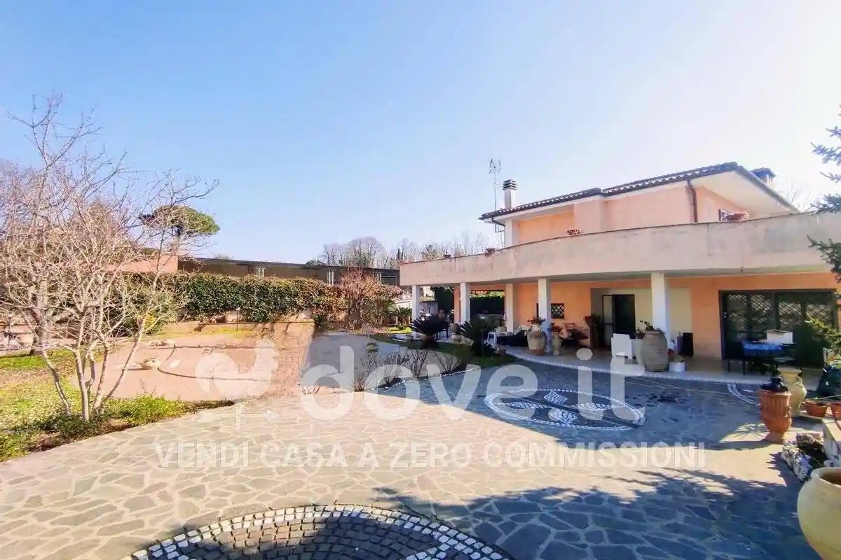 Villa in vendita a Lariano