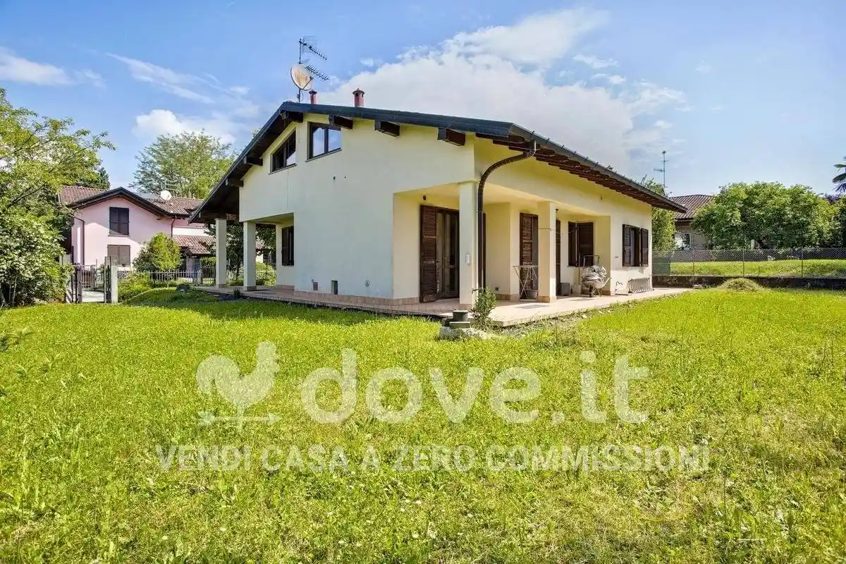 Villa in vendita a Brebbia