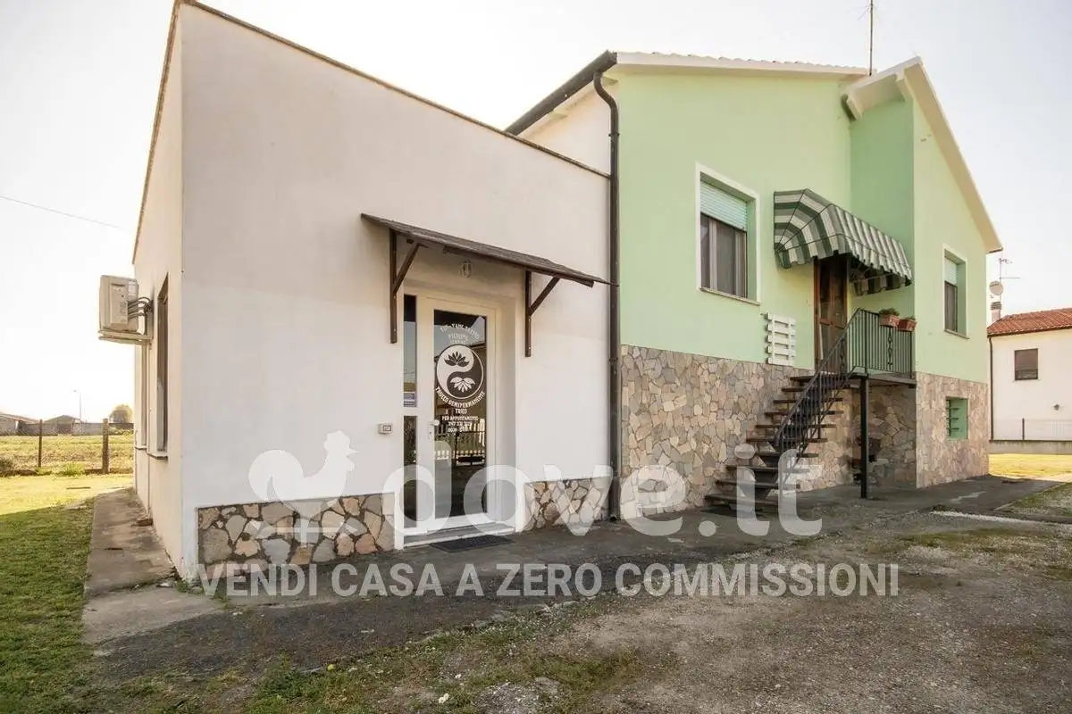 Villa in vendita a Riva del Po
