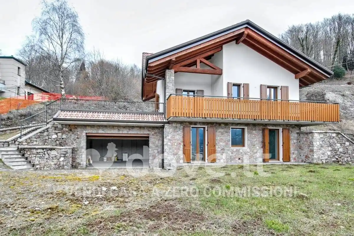 Villa in vendita a Selvino