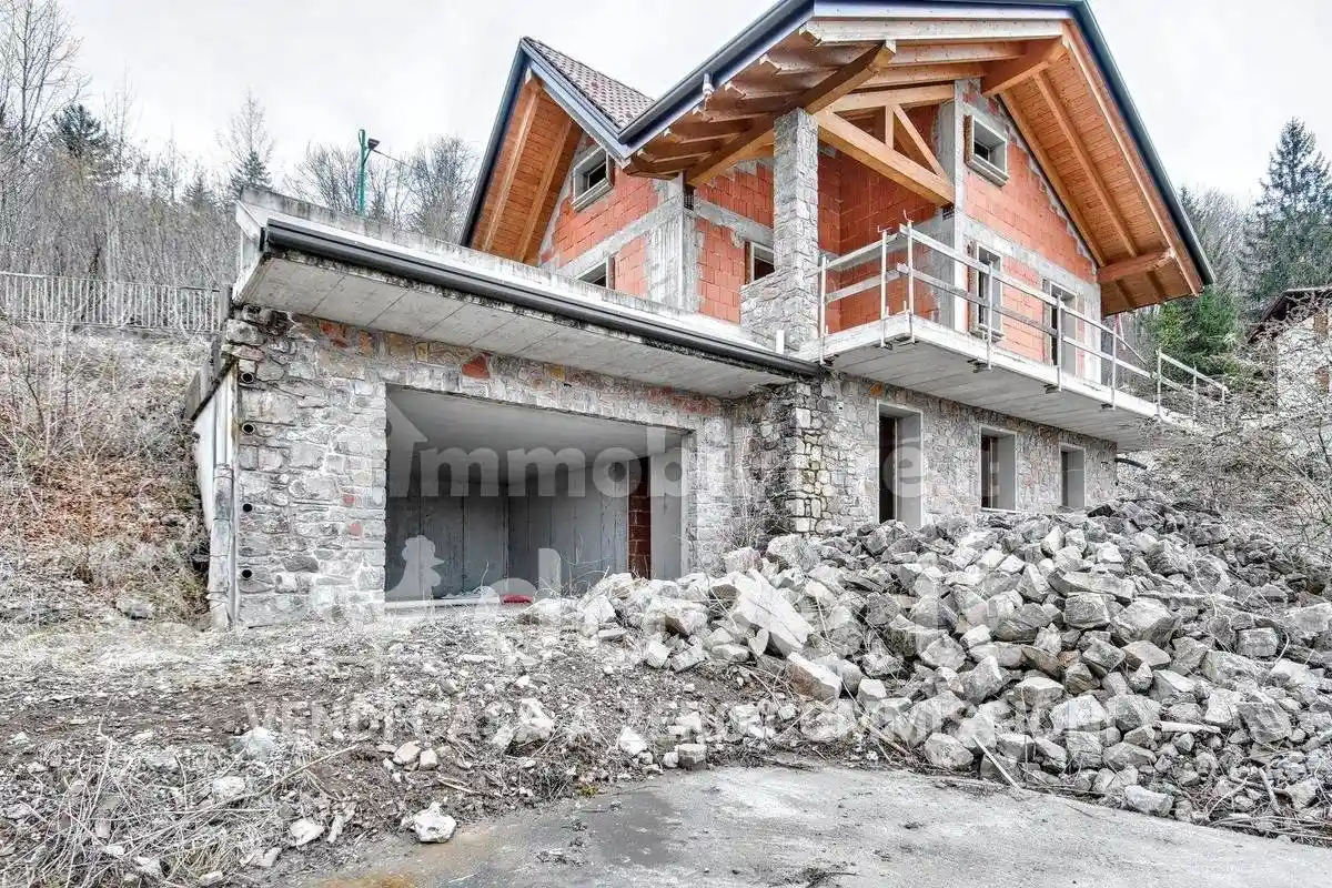 Villa in vendita a Selvino