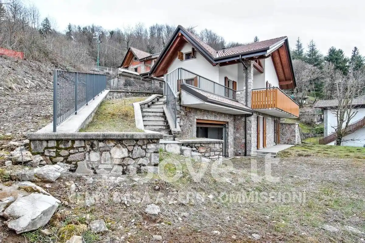 Villa in vendita a Selvino