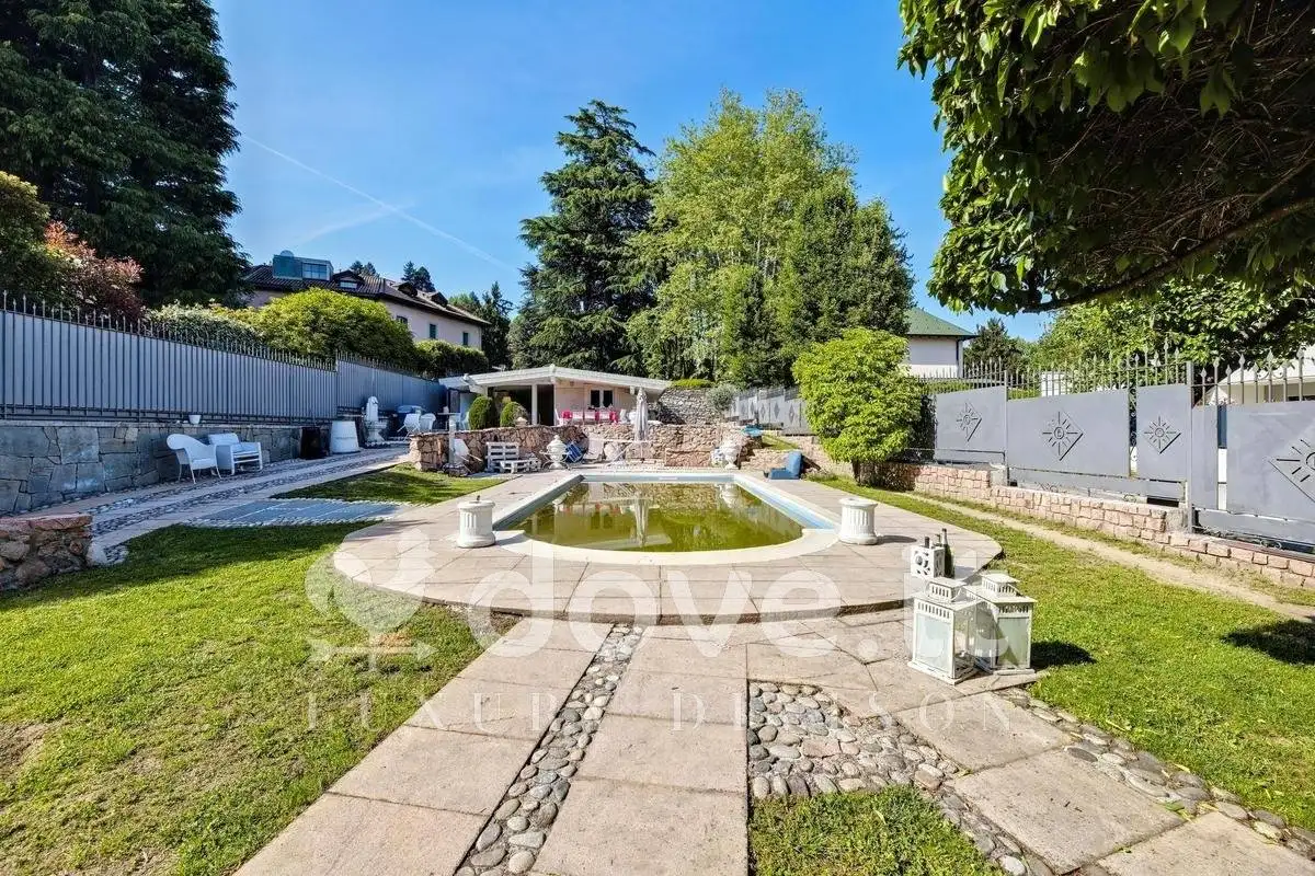 Villa in vendita a Varese