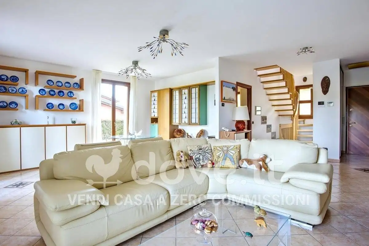 Villa in vendita a Brezzo di Bedero