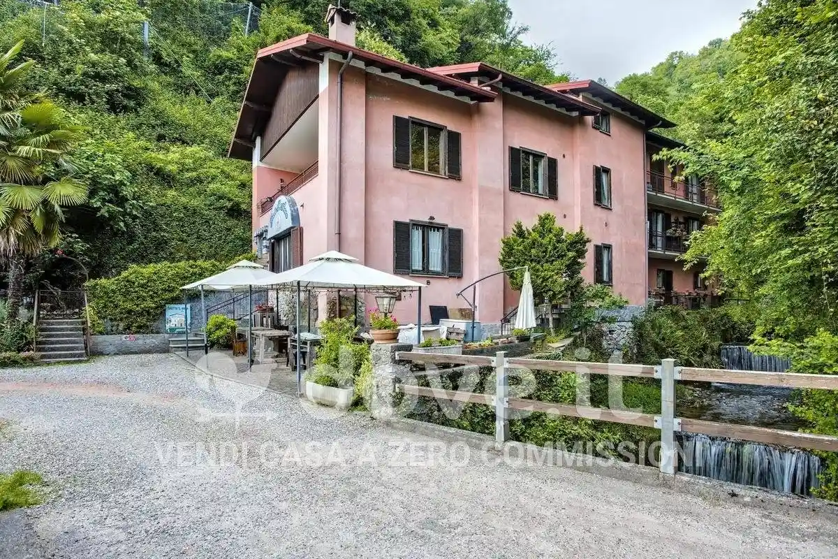 Villa in vendita a Cuveglio