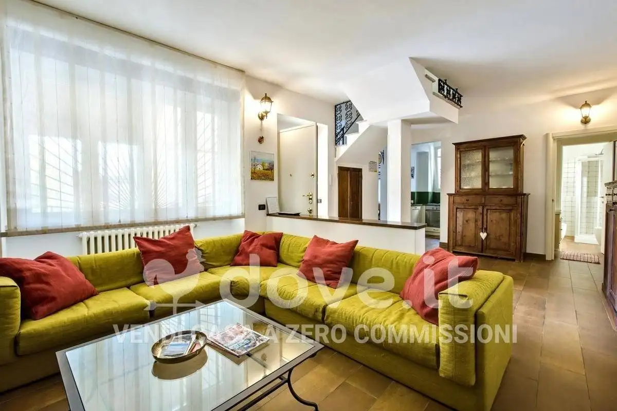 Villa in vendita a Brusimpiano