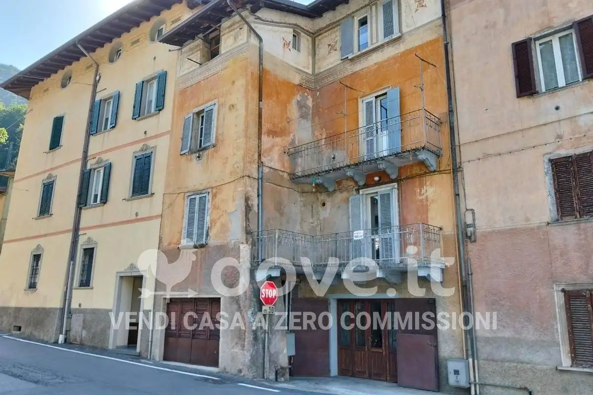 Palazzo - Edificio in vendita a Lenna